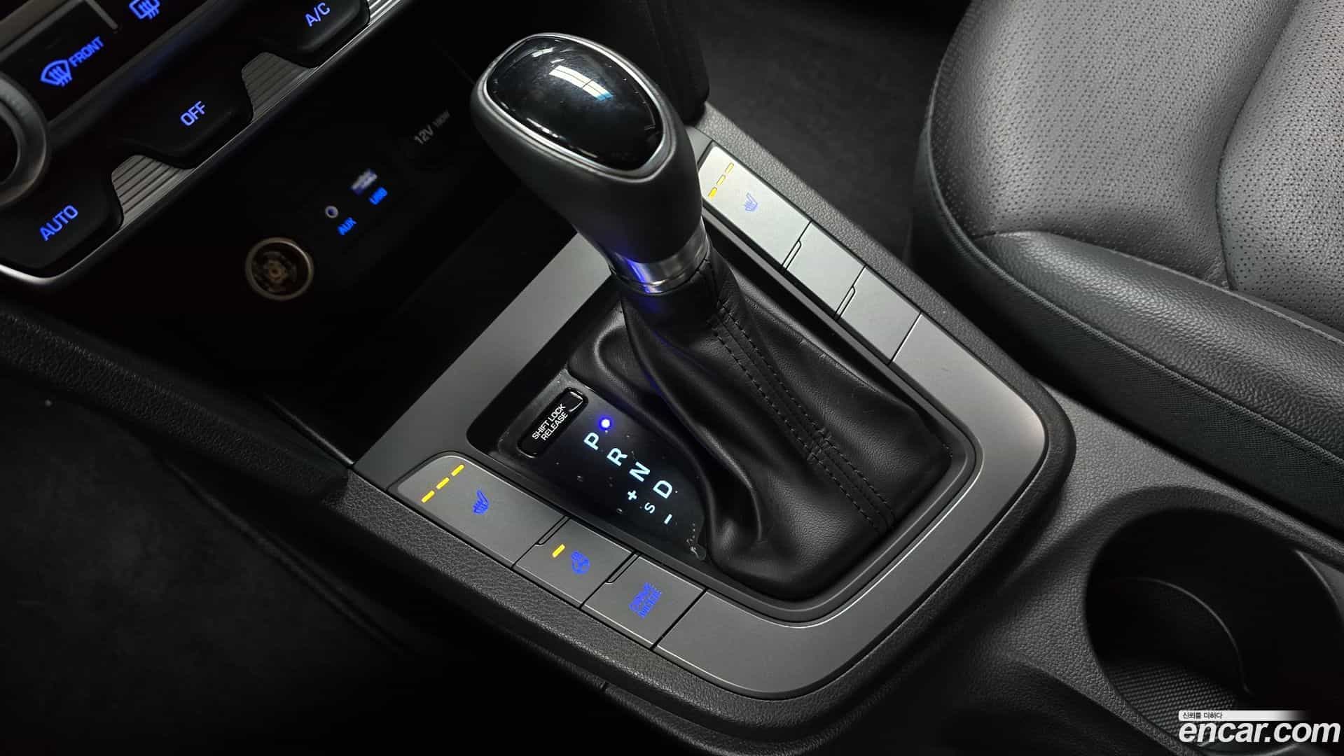 AVANTE Hyundai 2018.10-INNER-009