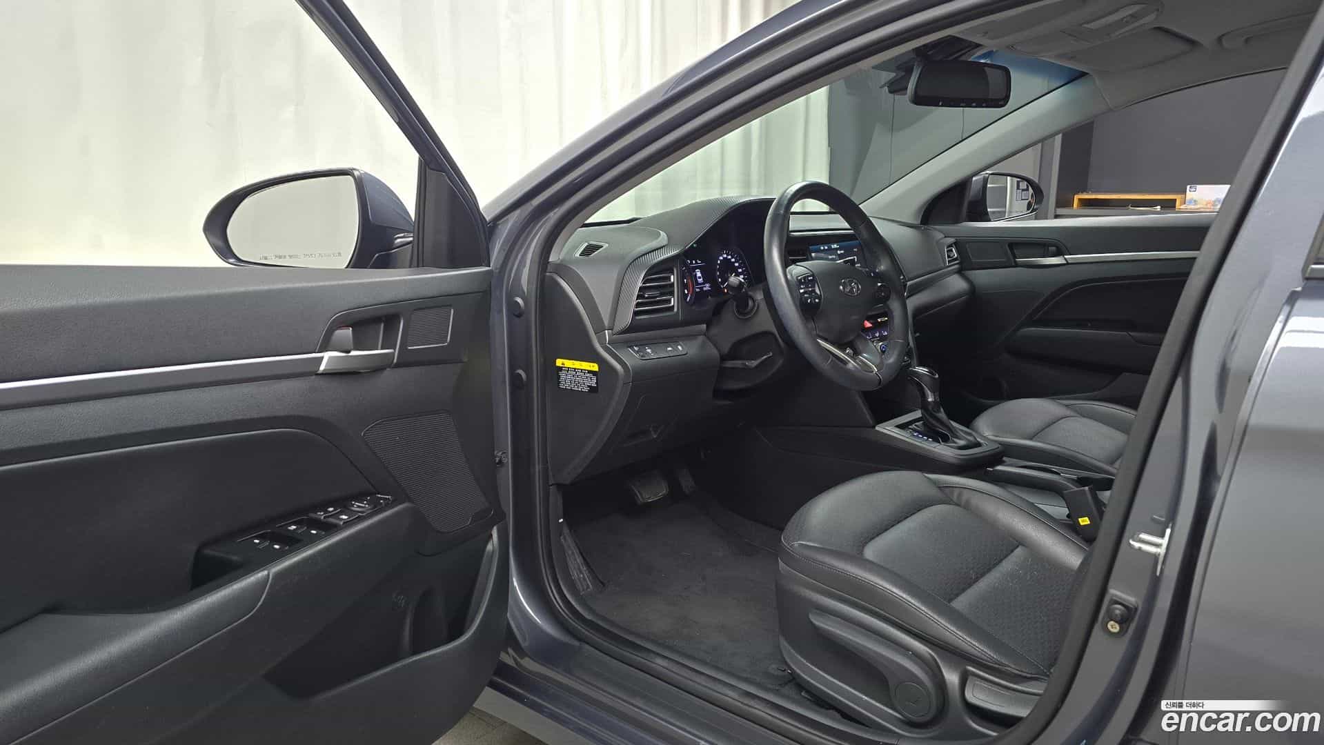 AVANTE Hyundai 2018.10-INNER-010