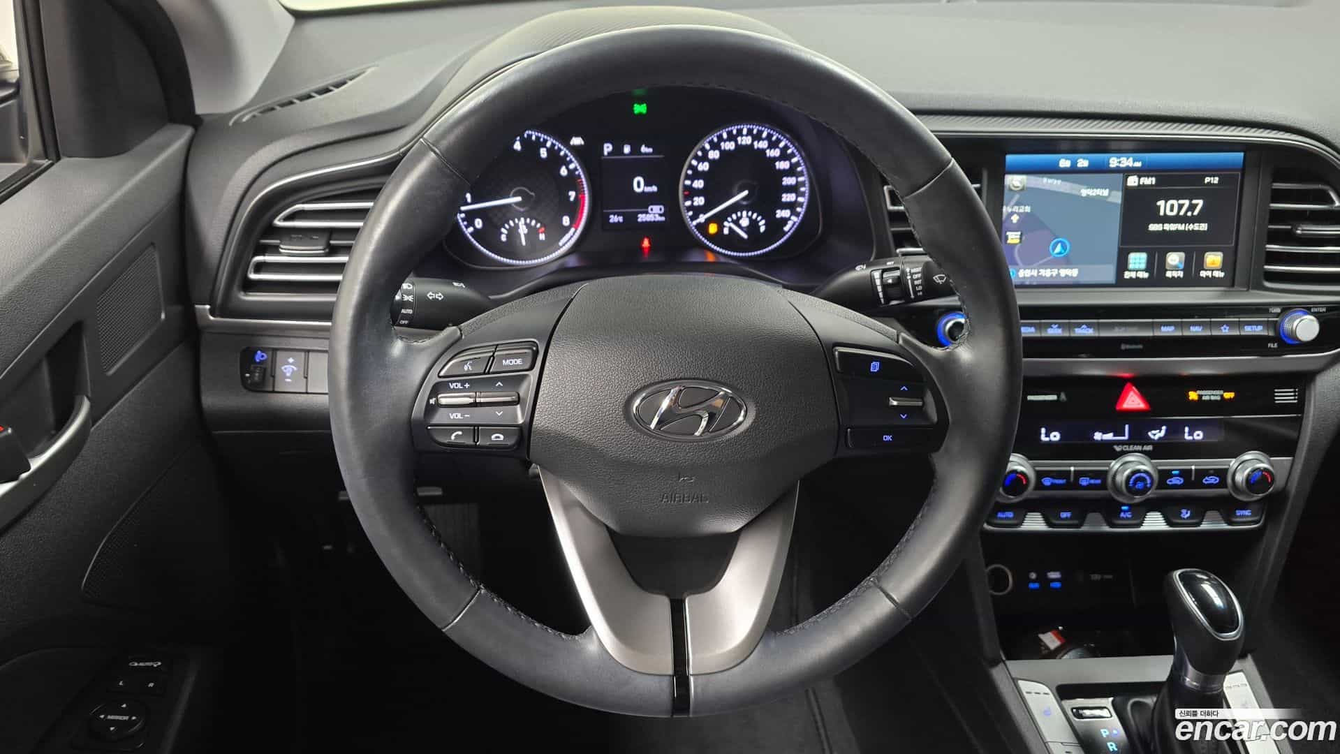 AVANTE Hyundai 2018.10-OPTION-016