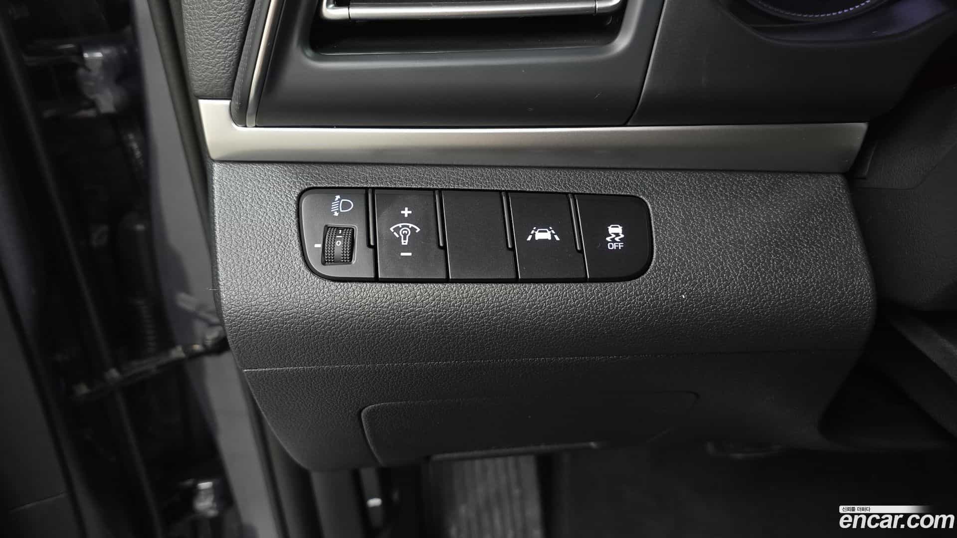 AVANTE Hyundai 2018.10-OPTION-022