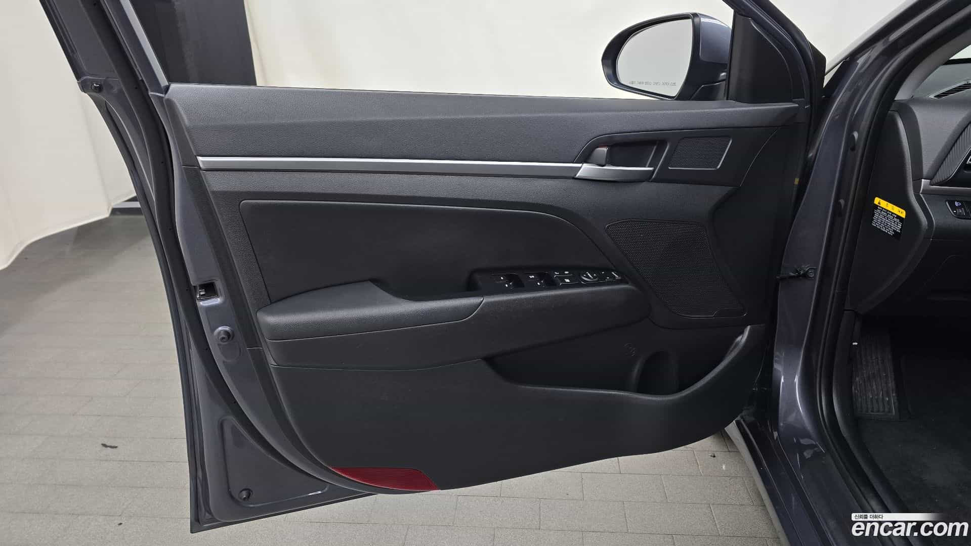 AVANTE Hyundai 2018.10-INNER-034