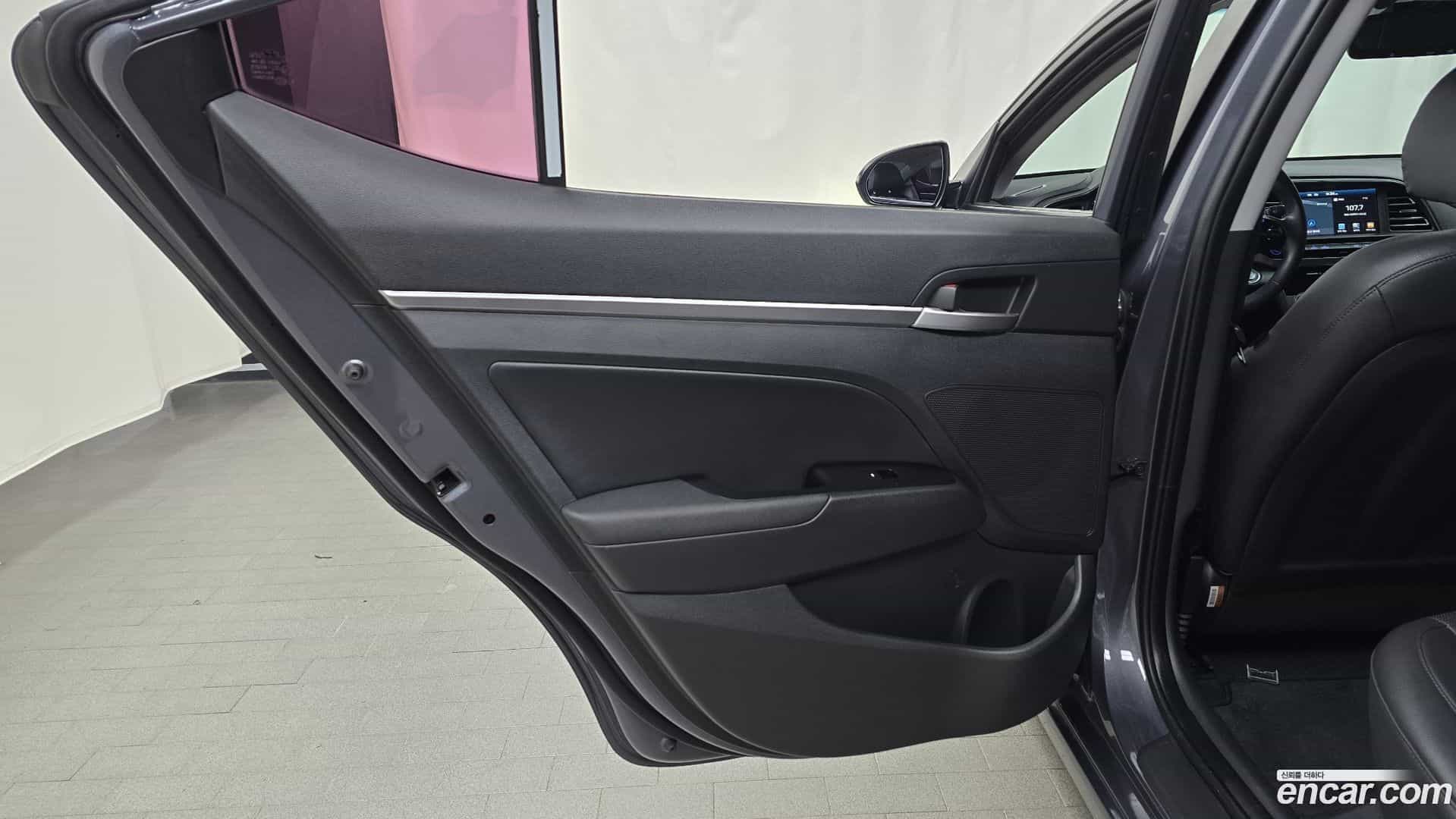 AVANTE Hyundai 2018.10-INNER-035
