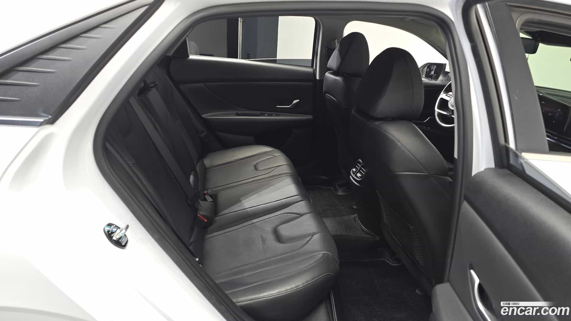 AVANTE Hyundai 2021.4-OPTION-015