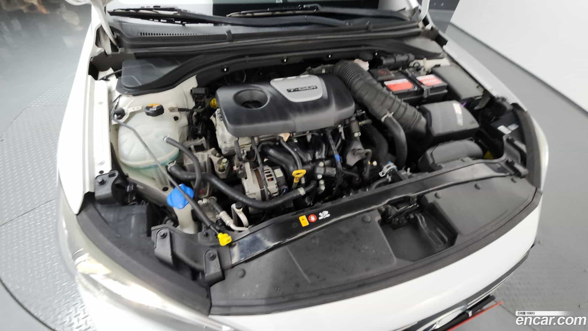AVANTE Hyundai 2016.5-OUTER-006