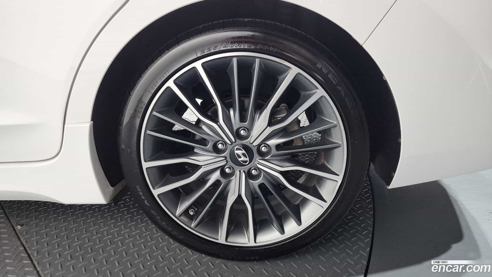 AVANTE Hyundai 2016.5-OUTER-031