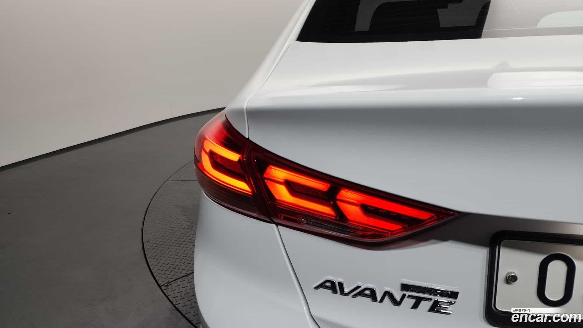 AVANTE Hyundai 2016.5-OUTER-033