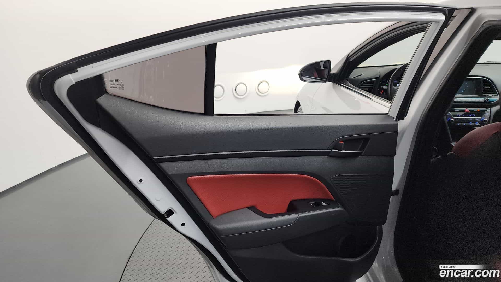 AVANTE Hyundai 2016.5-INNER-035