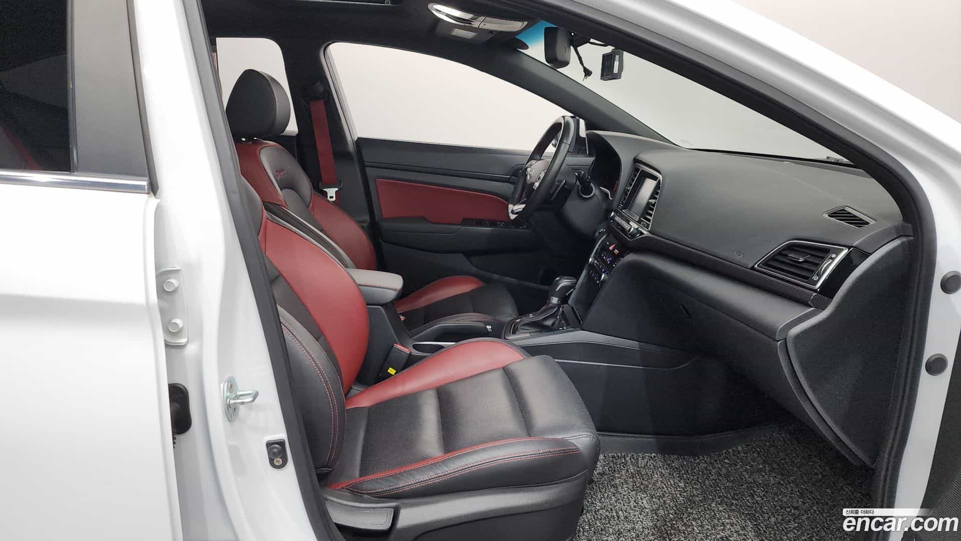 AVANTE Hyundai 2016.5-INNER-036