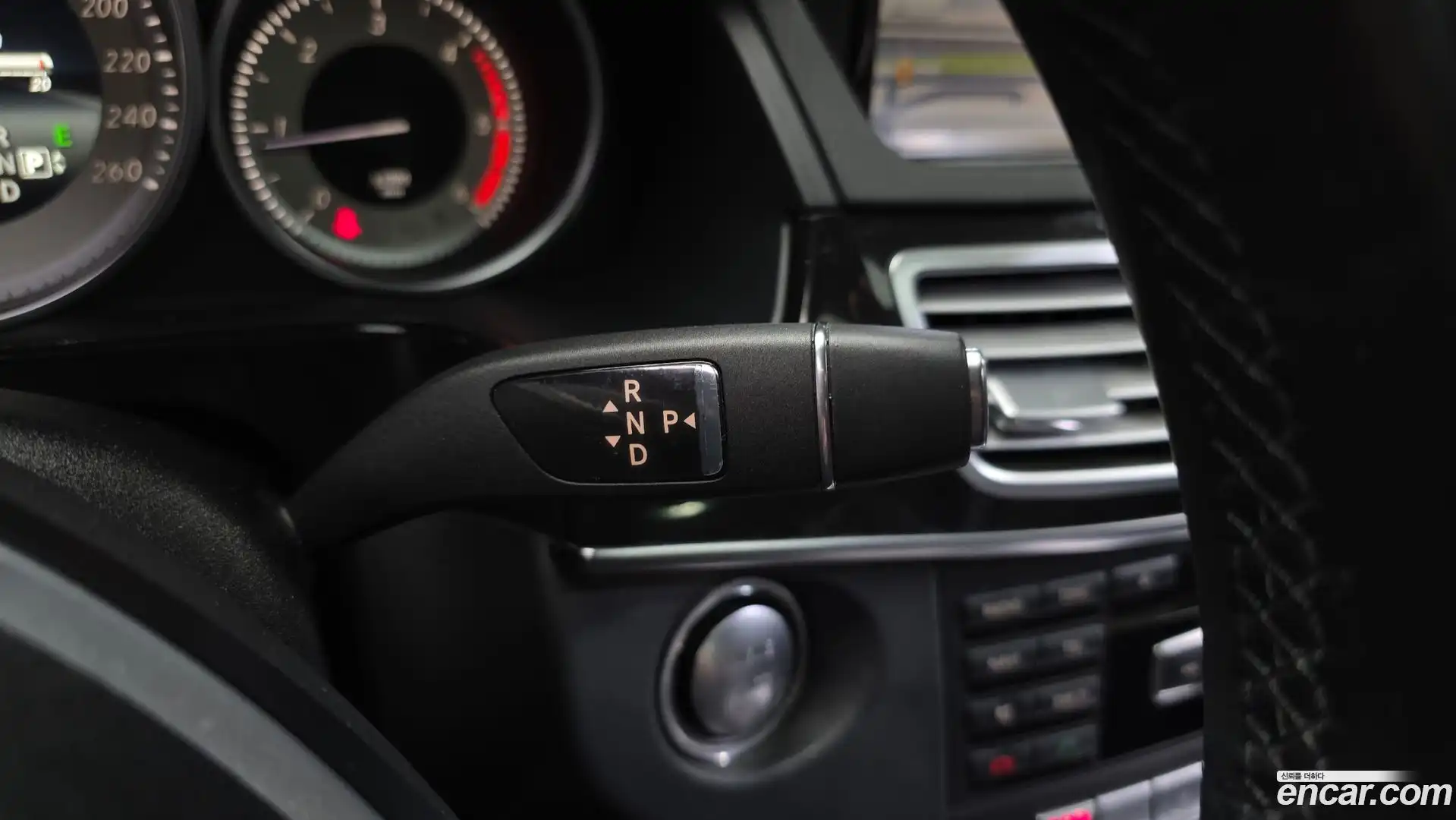 E-Class Mercedes-Benz 2014.3-INNER-009