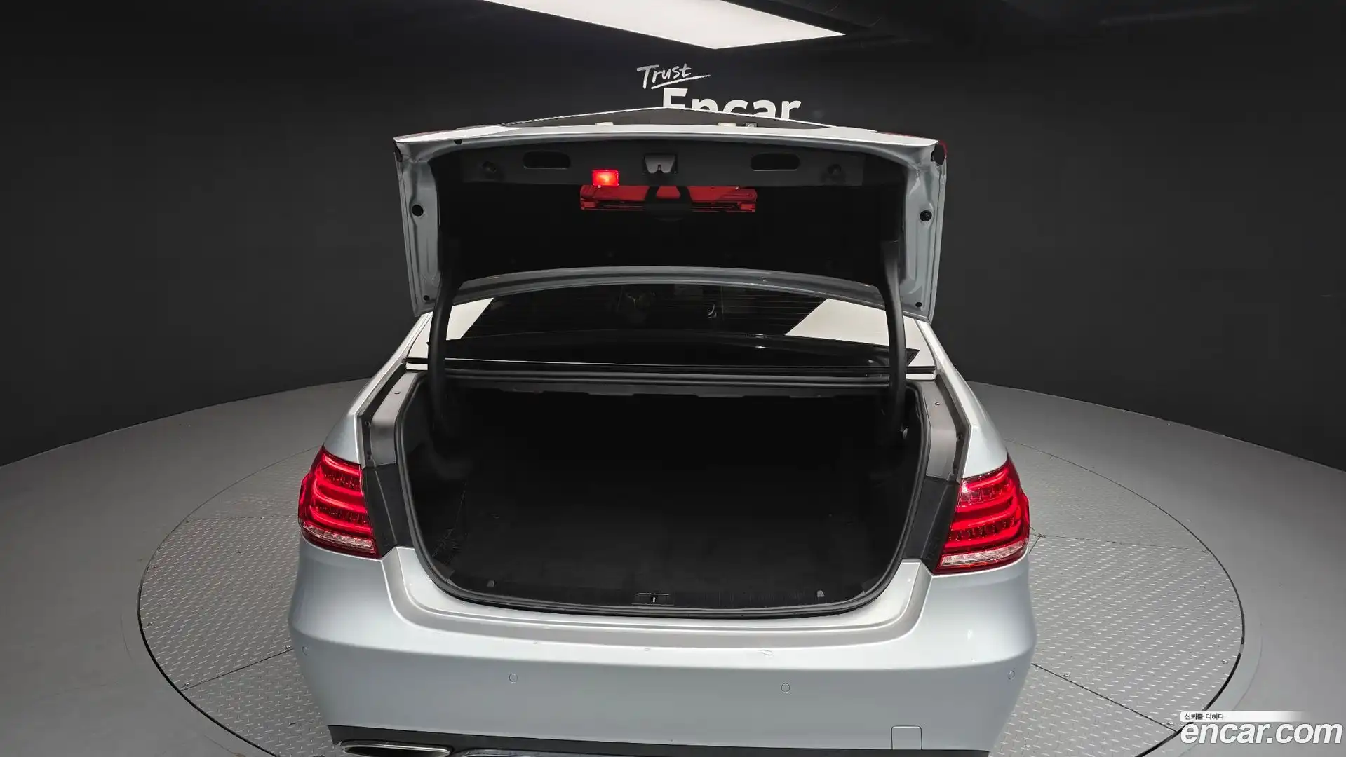 E-Class Mercedes-Benz 2014.3-OPTION-024