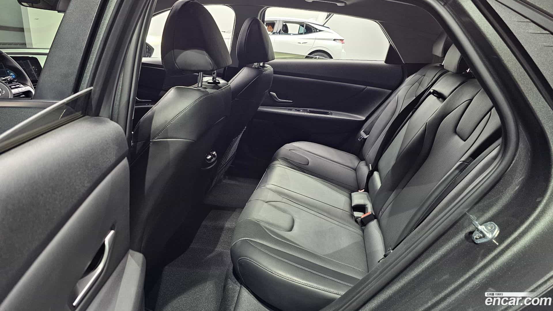 AVANTE Hyundai 2021.7-OPTION-015