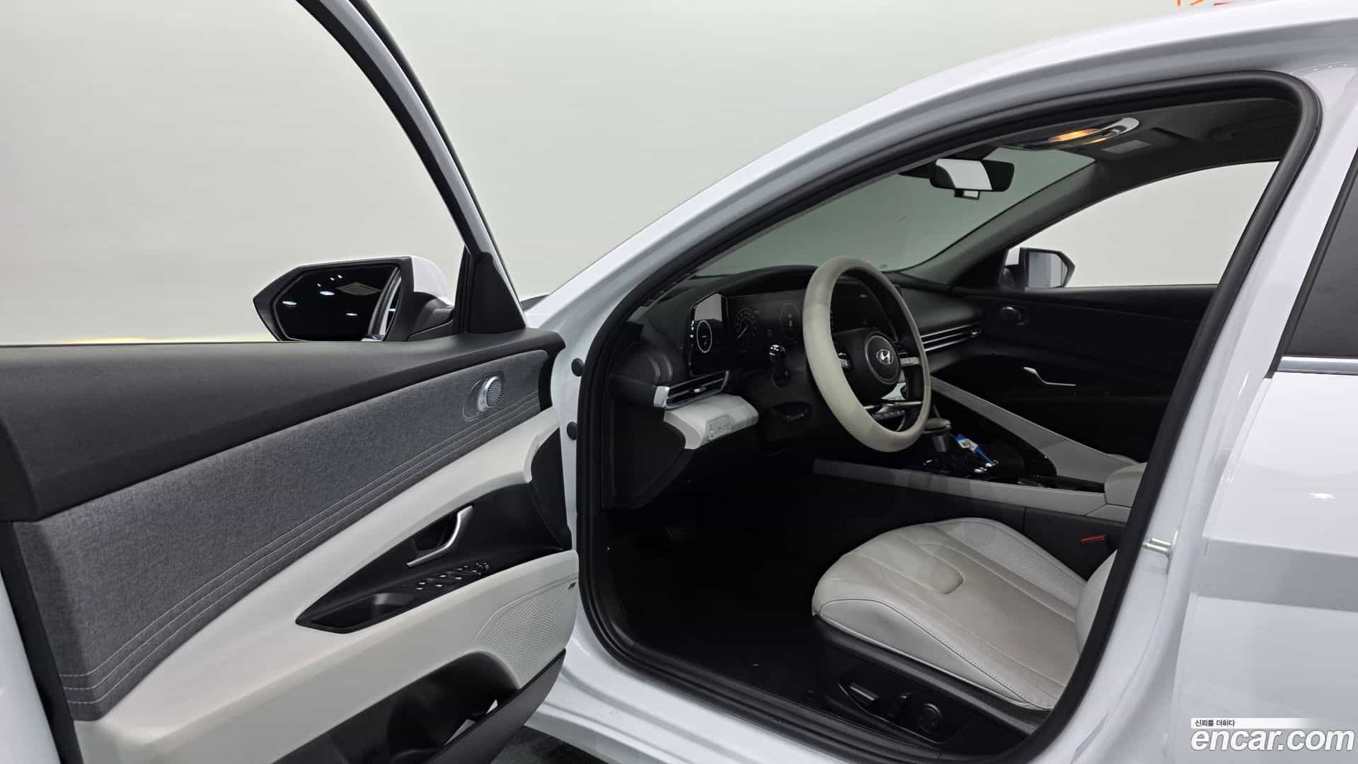 AVANTE Hyundai 2021.10-INNER-010