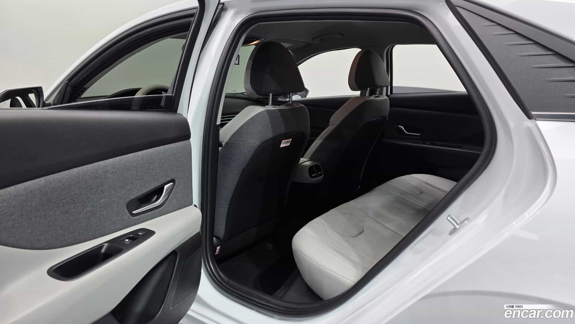 AVANTE Hyundai 2021.10-OPTION-015