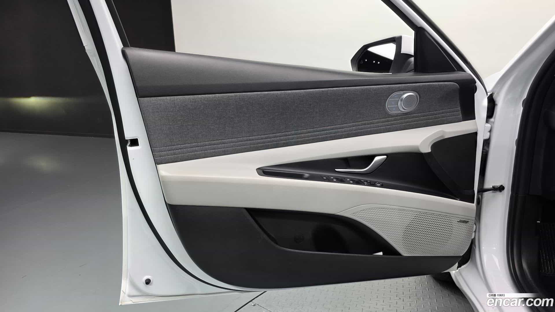 AVANTE Hyundai 2021.10-INNER-034