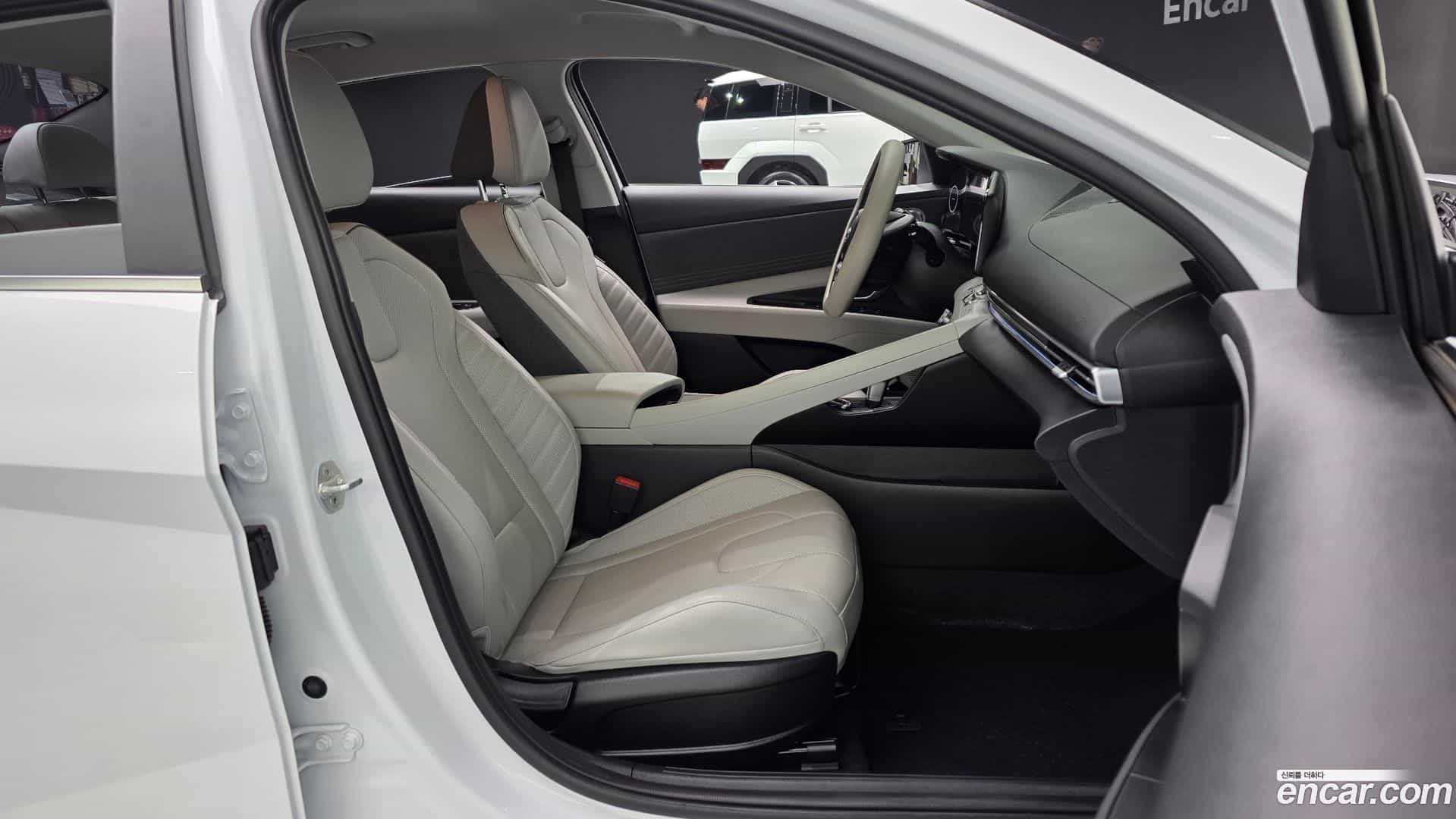 AVANTE Hyundai 2021.10-INNER-036
