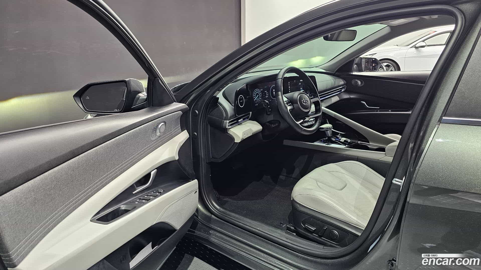 AVANTE Hyundai 2021.11-INNER-010