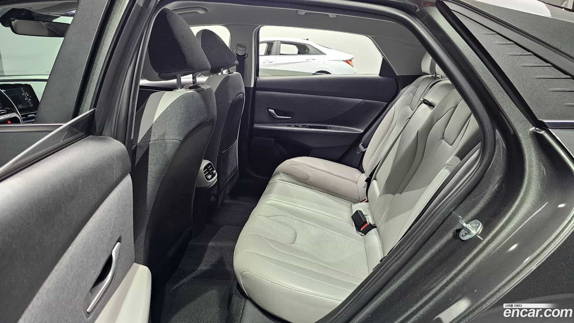 AVANTE Hyundai 2021.11-OPTION-015