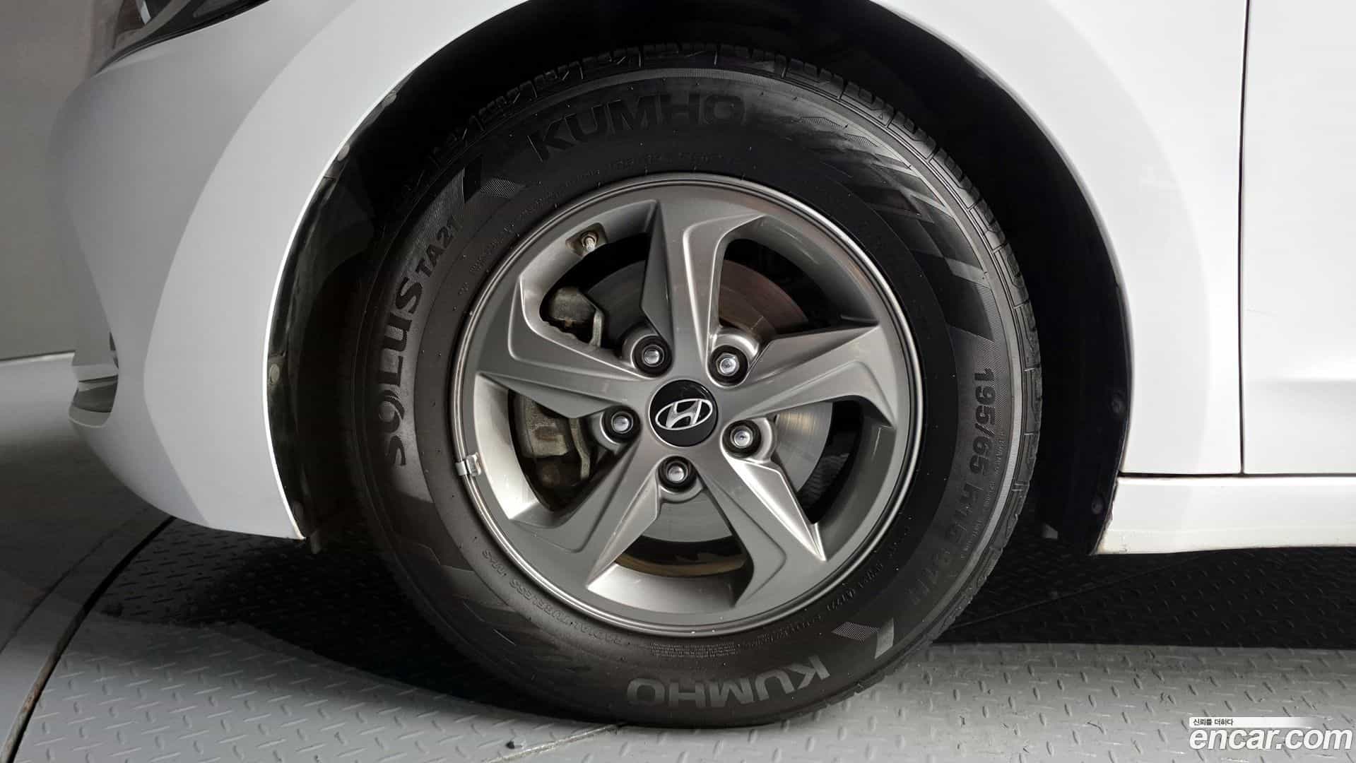 AVANTE Hyundai 2016.6-OUTER-005