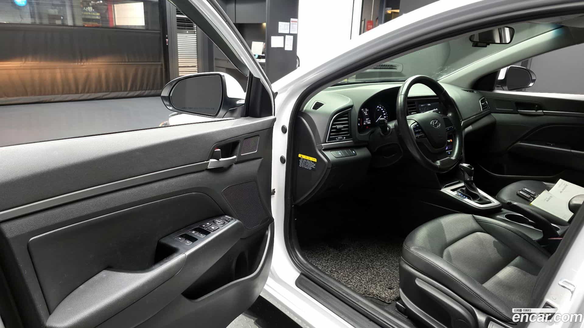 AVANTE Hyundai 2016.6-INNER-010