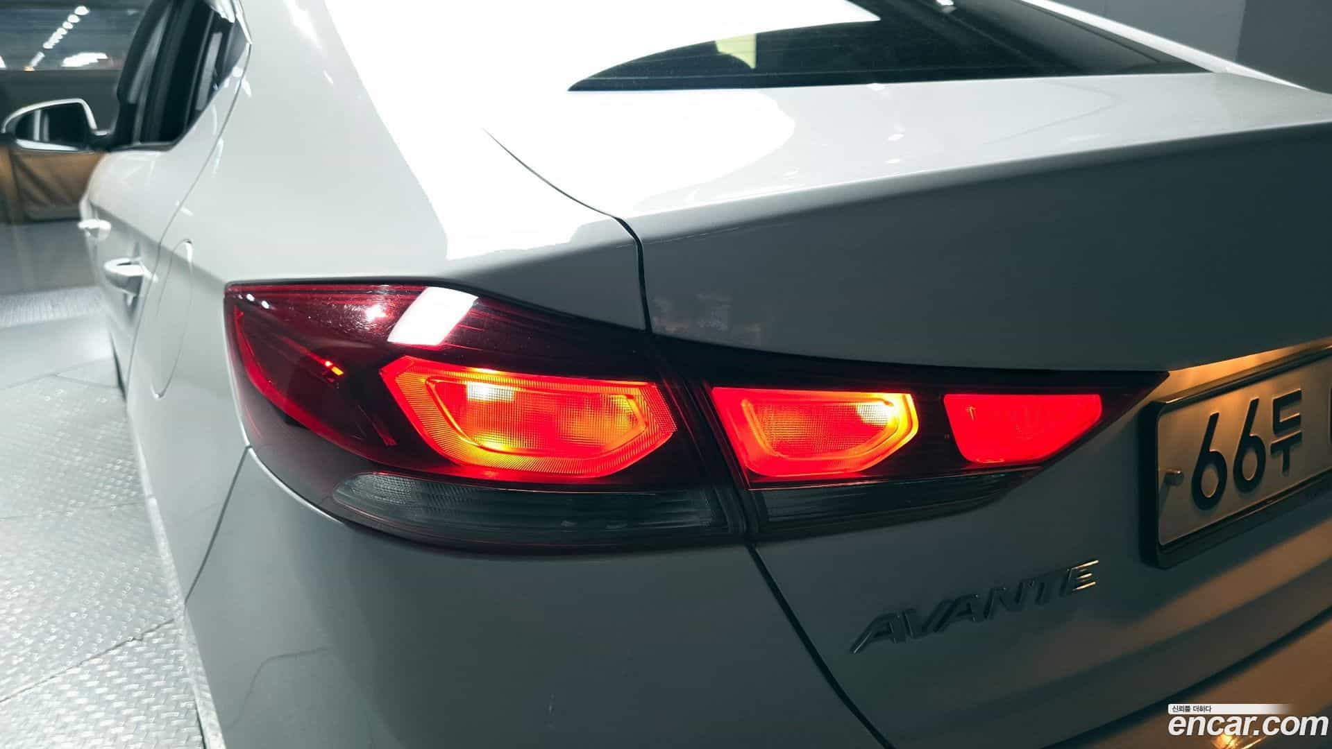 AVANTE Hyundai 2016.6-OUTER-033