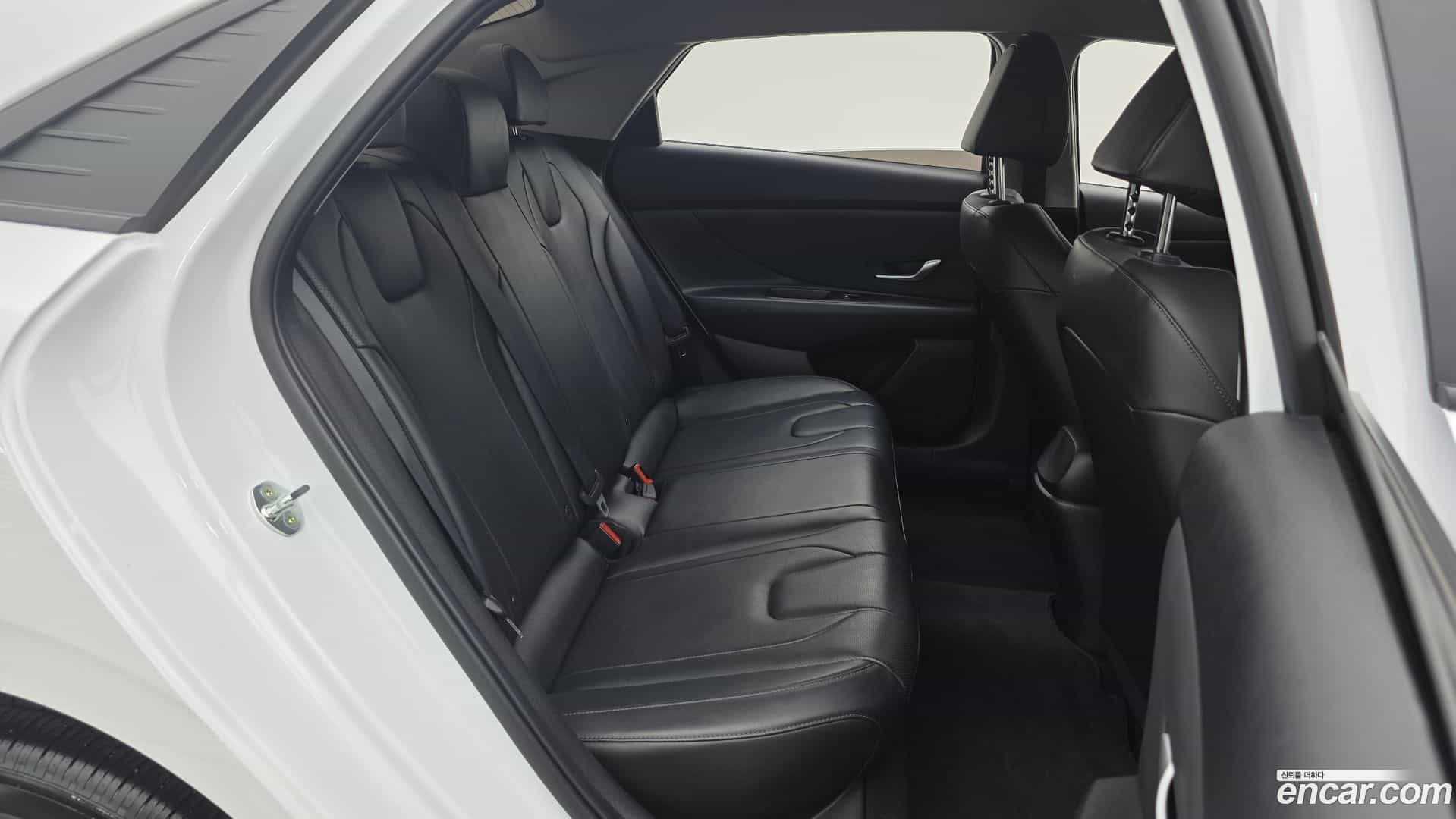 AVANTE Hyundai 2022.8-OPTION-015
