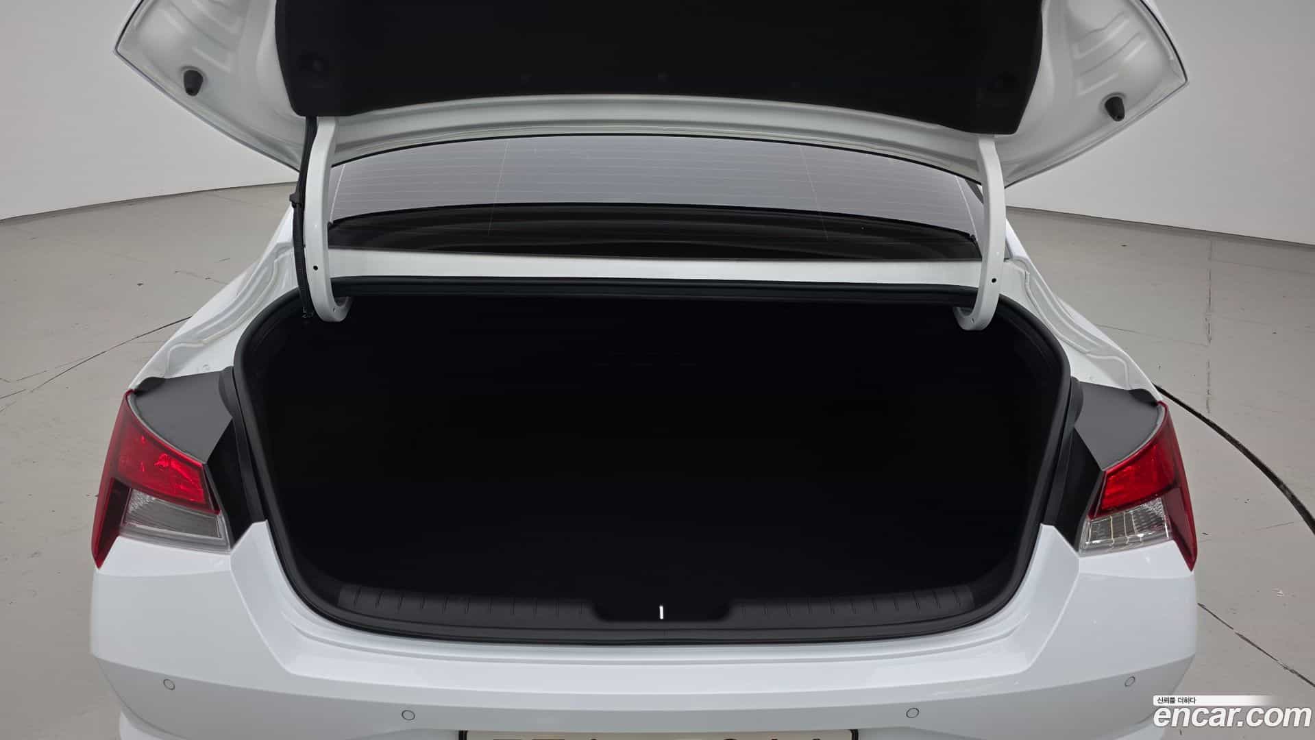 AVANTE Hyundai 2022.8-OPTION-024