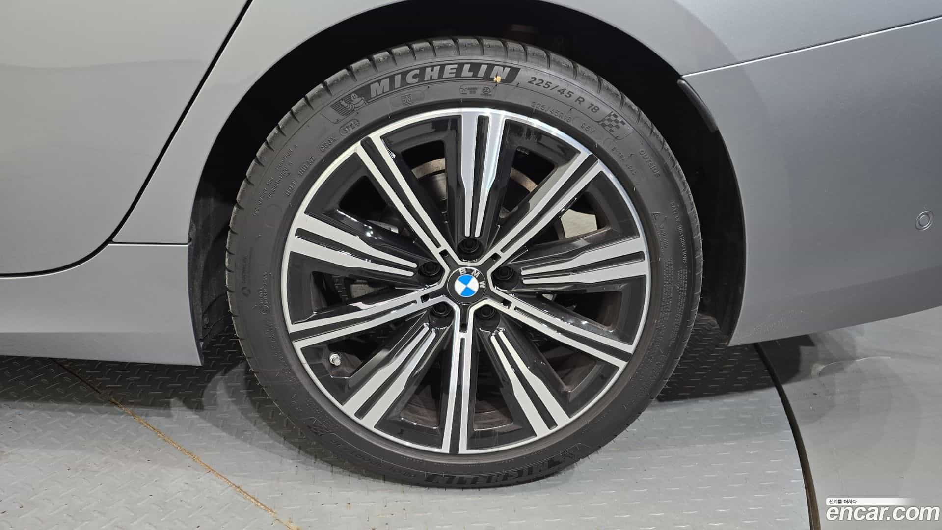 3-Series BMW 2025.5-OUTER-031