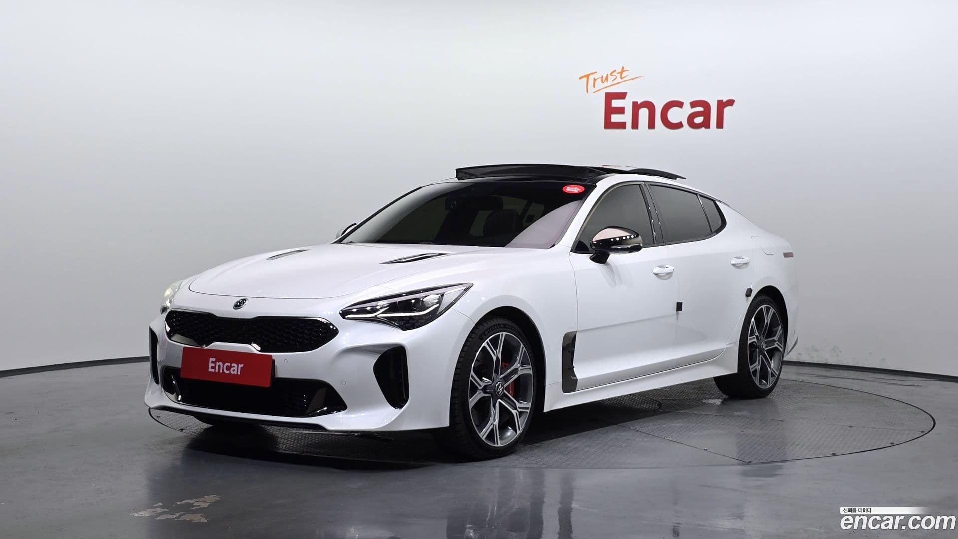 Main__Slider__Photo:Stinger Kia 2019.7-0