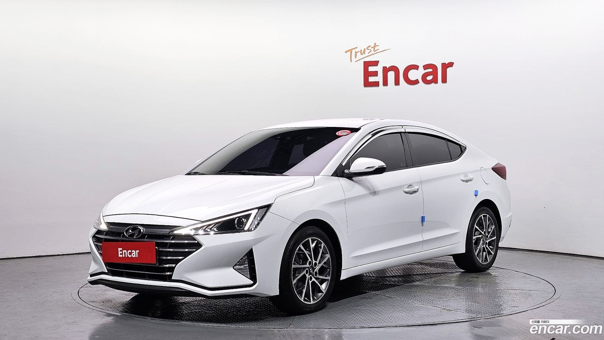 Main__Slider__Photo:AVANTE Hyundai 2019.8-0