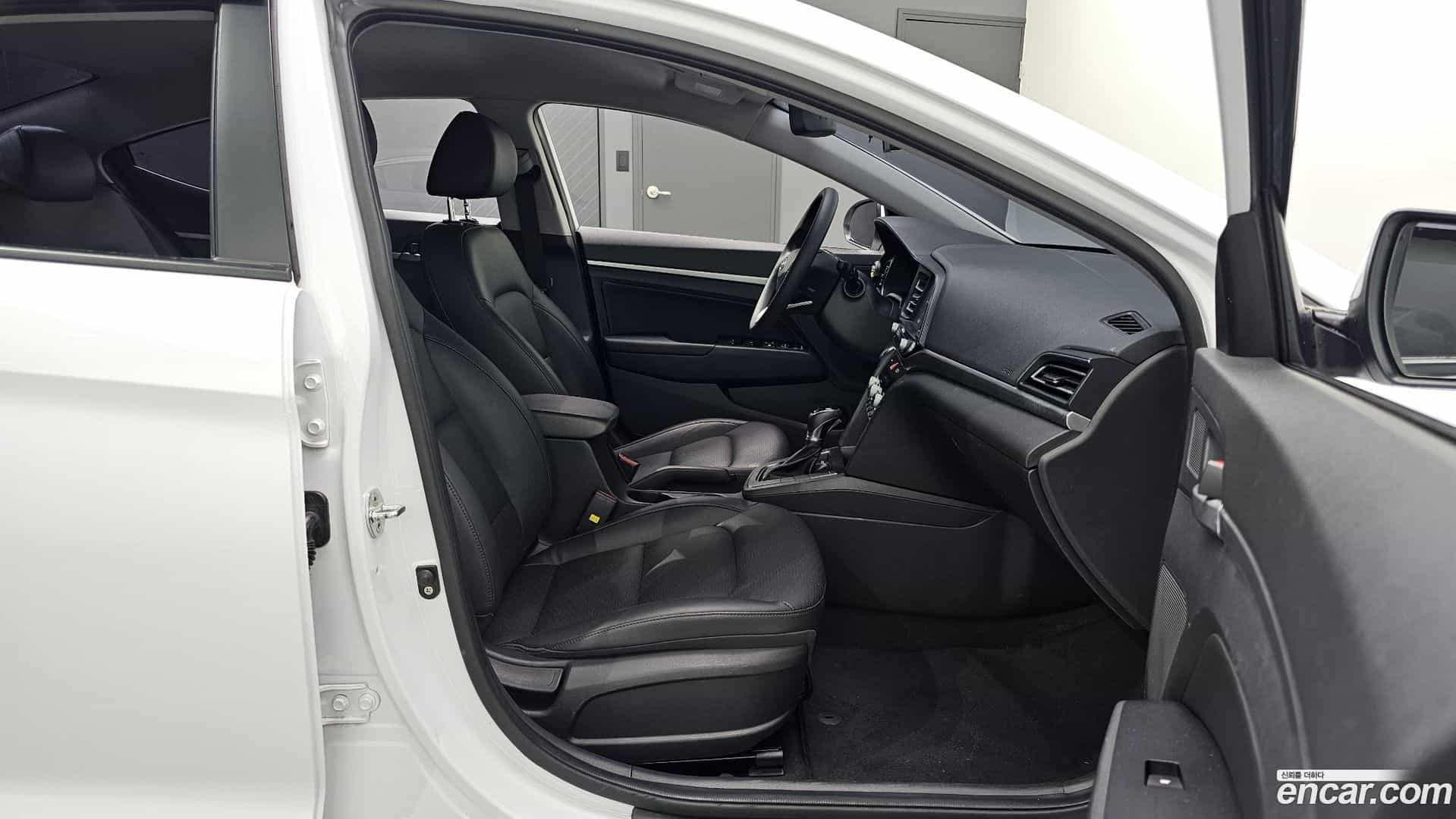 AVANTE Hyundai 2019.8-OPTION-016