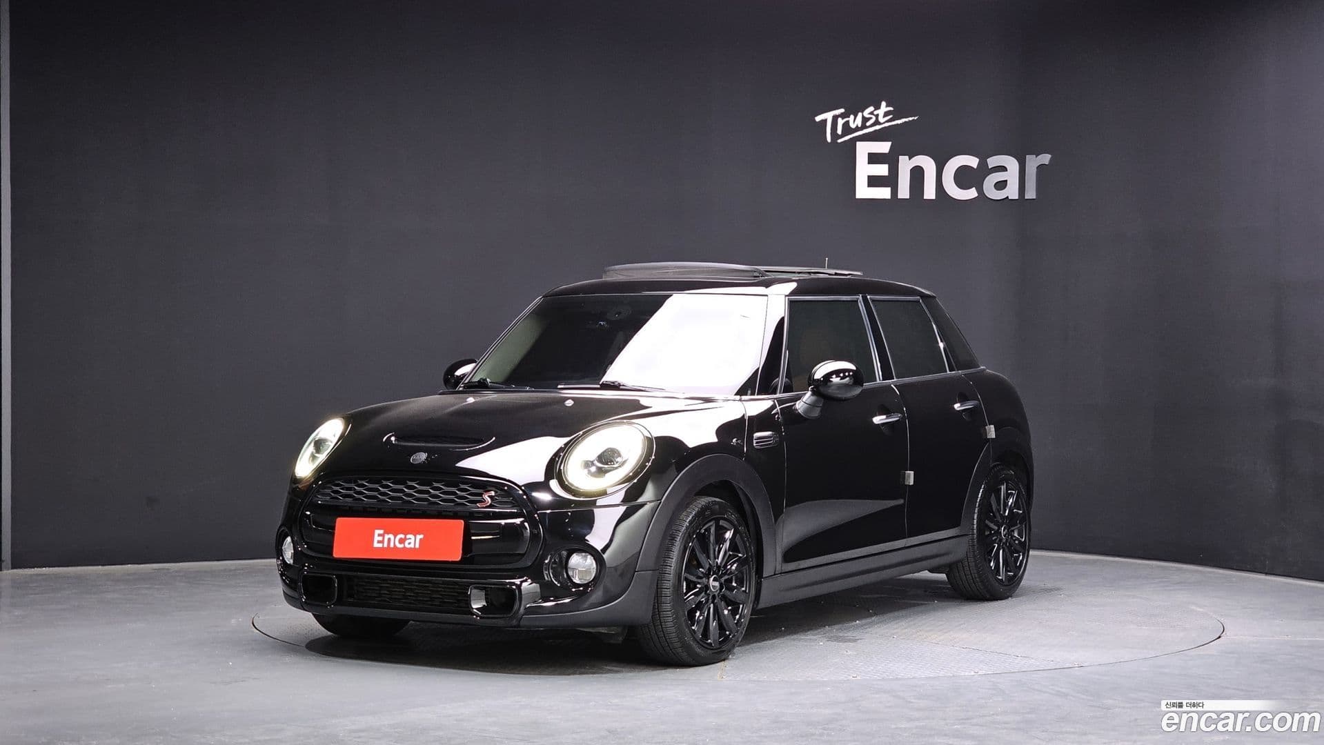 Main__Slider__Photo:Cooper Mini 2018.7-0