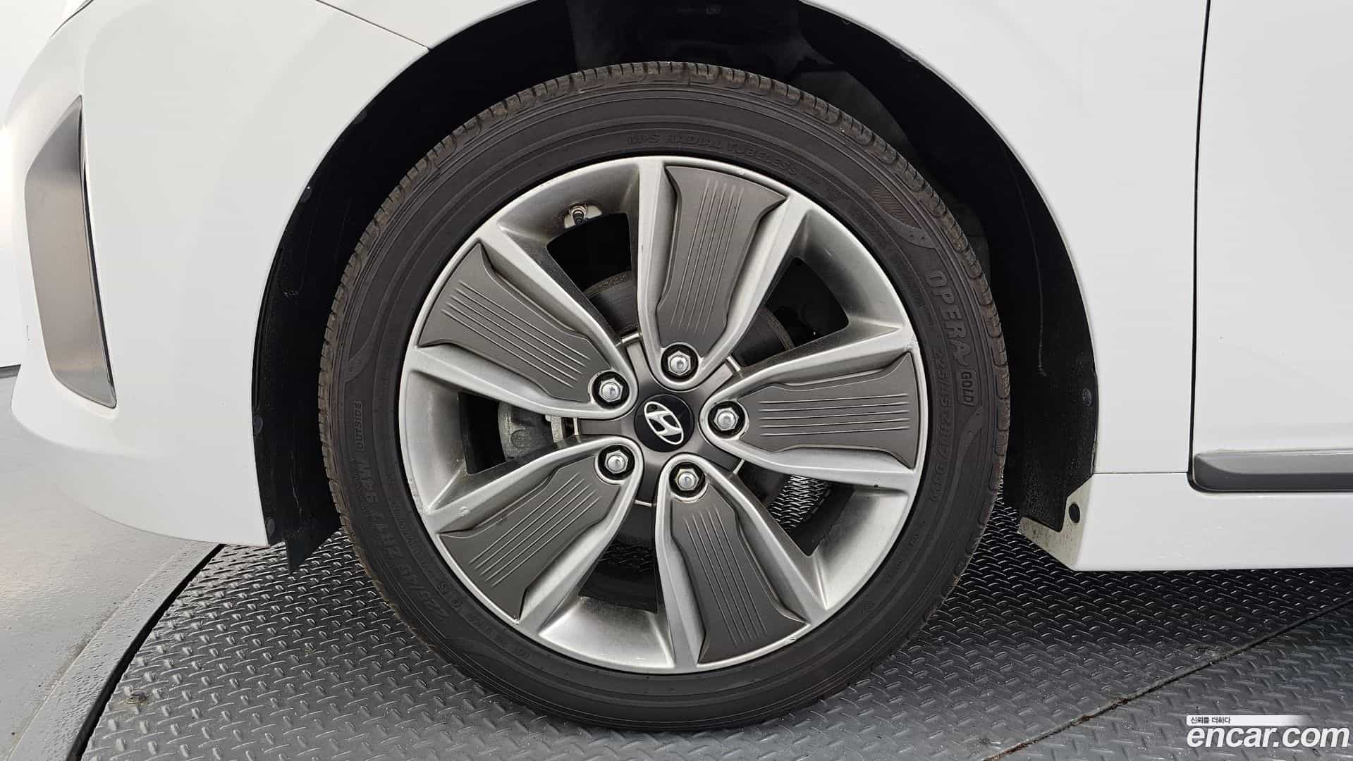 Ioniq Hyundai 2016.1-OUTER-005