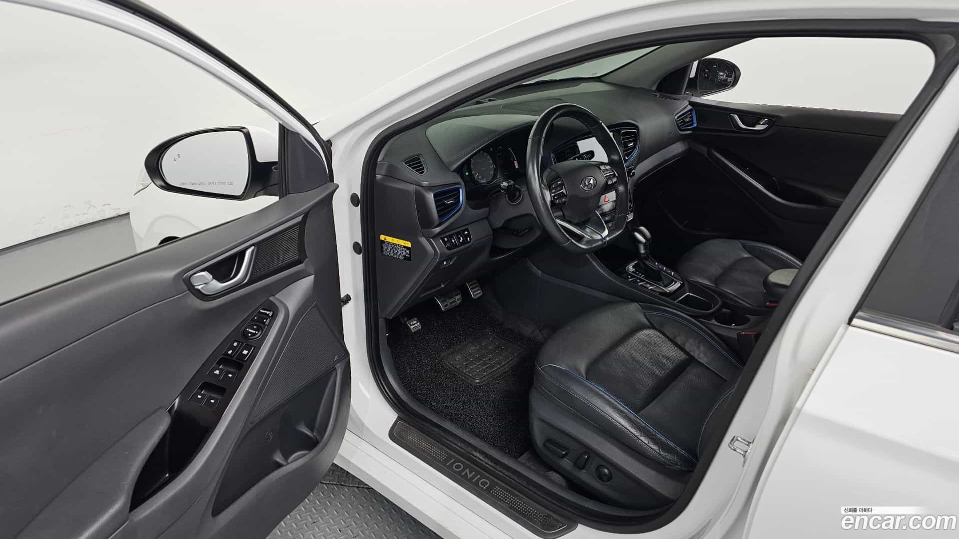 Ioniq Hyundai 2016.1-INNER-010