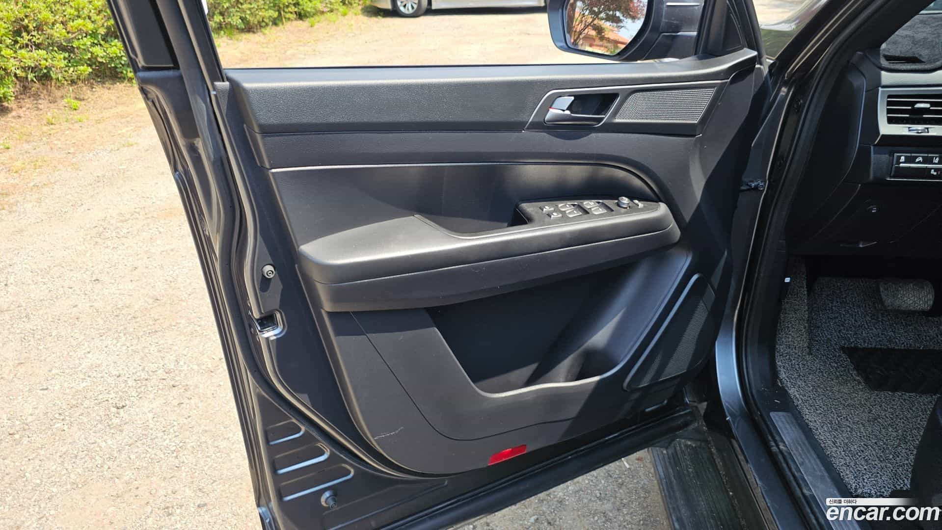 Rexton KG Mobility 2021.6-INNER-034