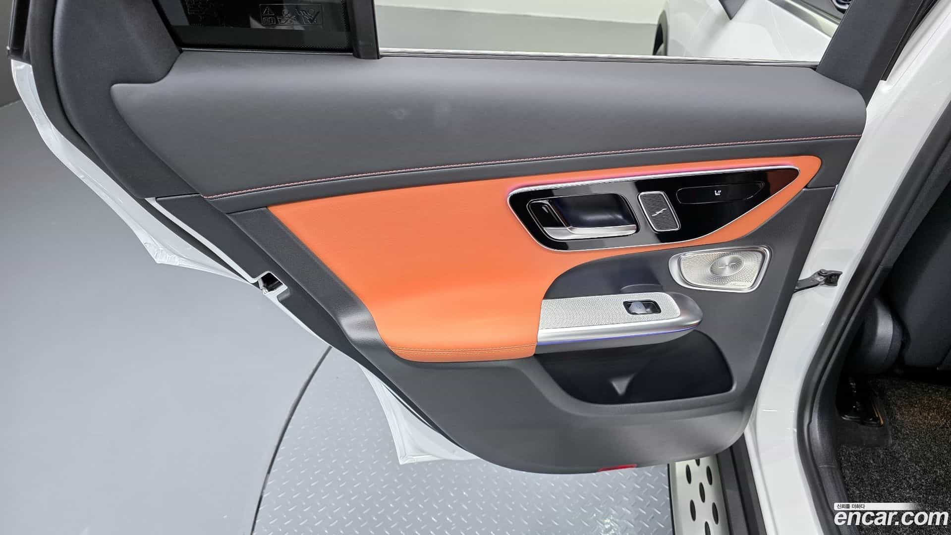 GLC-Class Mercedes-Benz 2025.2-INNER-035