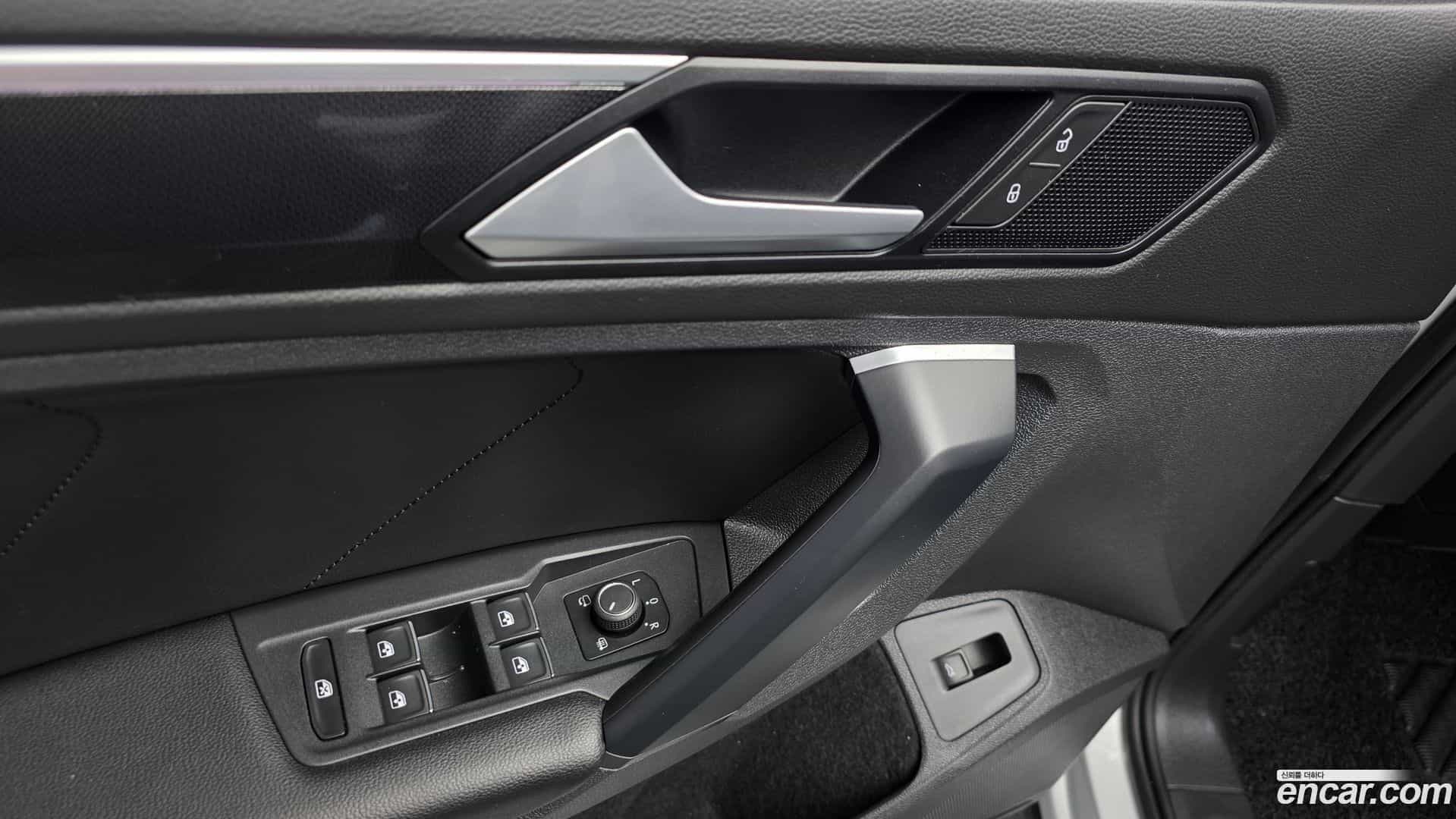Tiguan Volkswagen 2021.7-OPTION-041