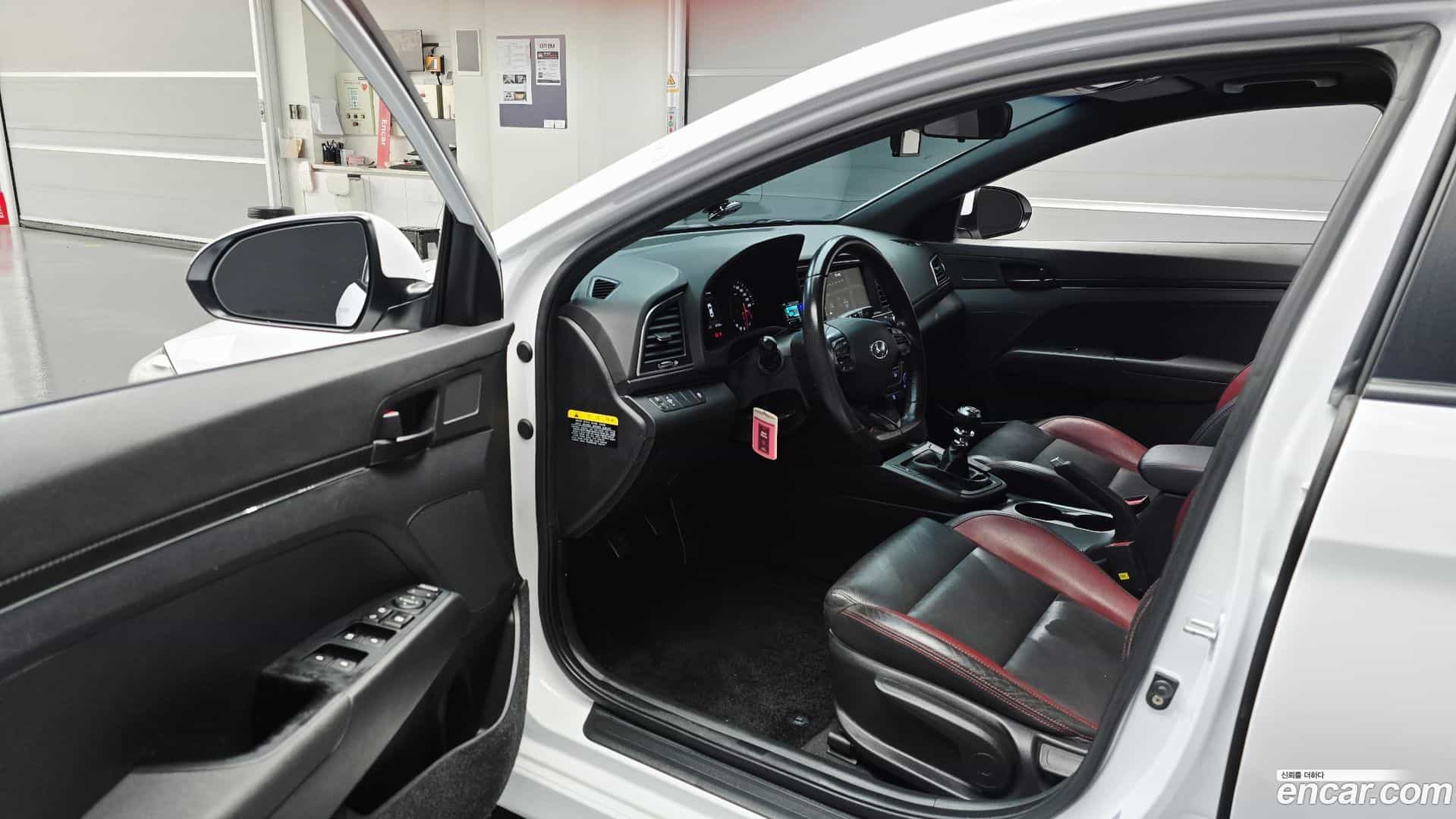 AVANTE Hyundai 2018.2-INNER-010