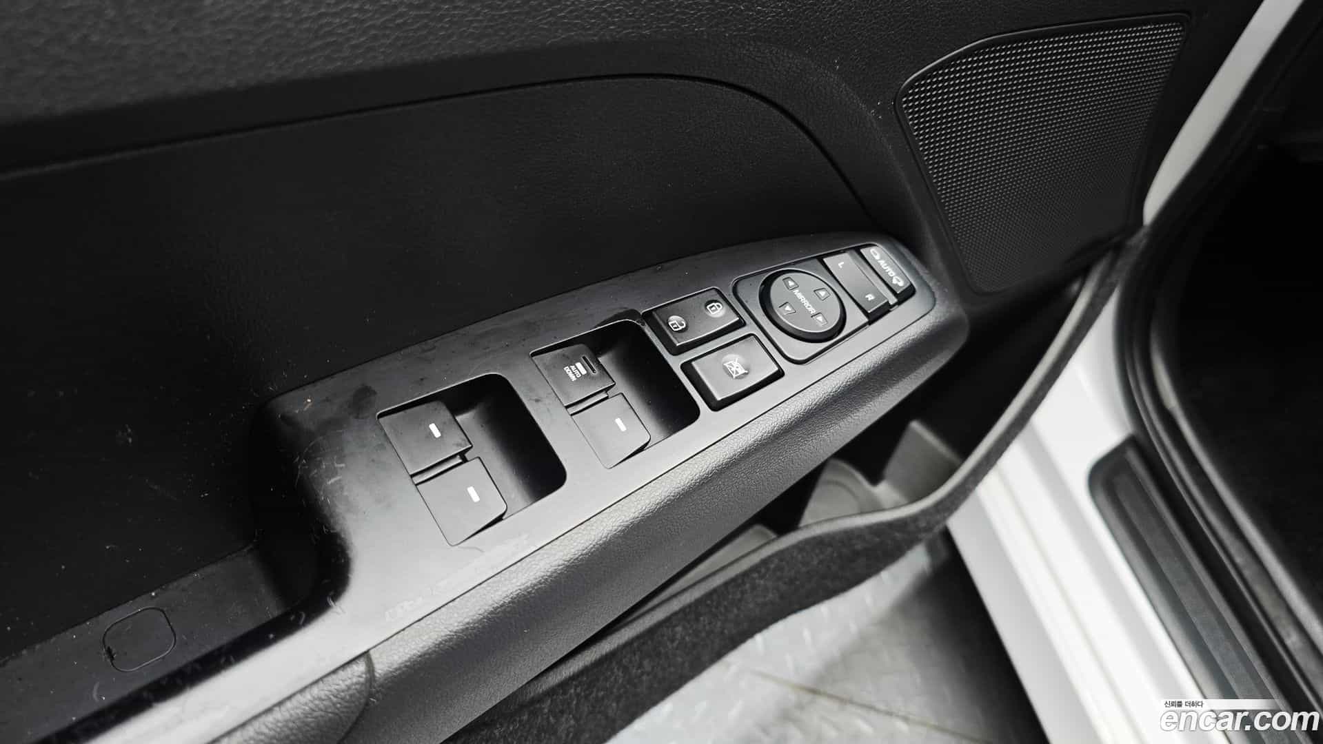 AVANTE Hyundai 2018.2-OPTION-019