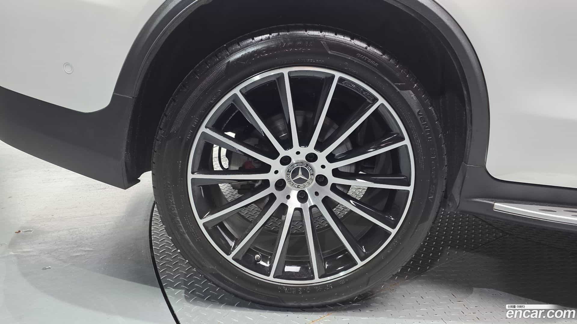 GLC-Class Mercedes-Benz 2017.11-OUTER-005