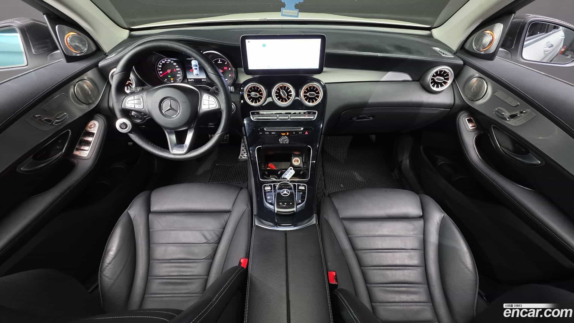 GLC-Class Mercedes-Benz 2017.11-INNER-007
