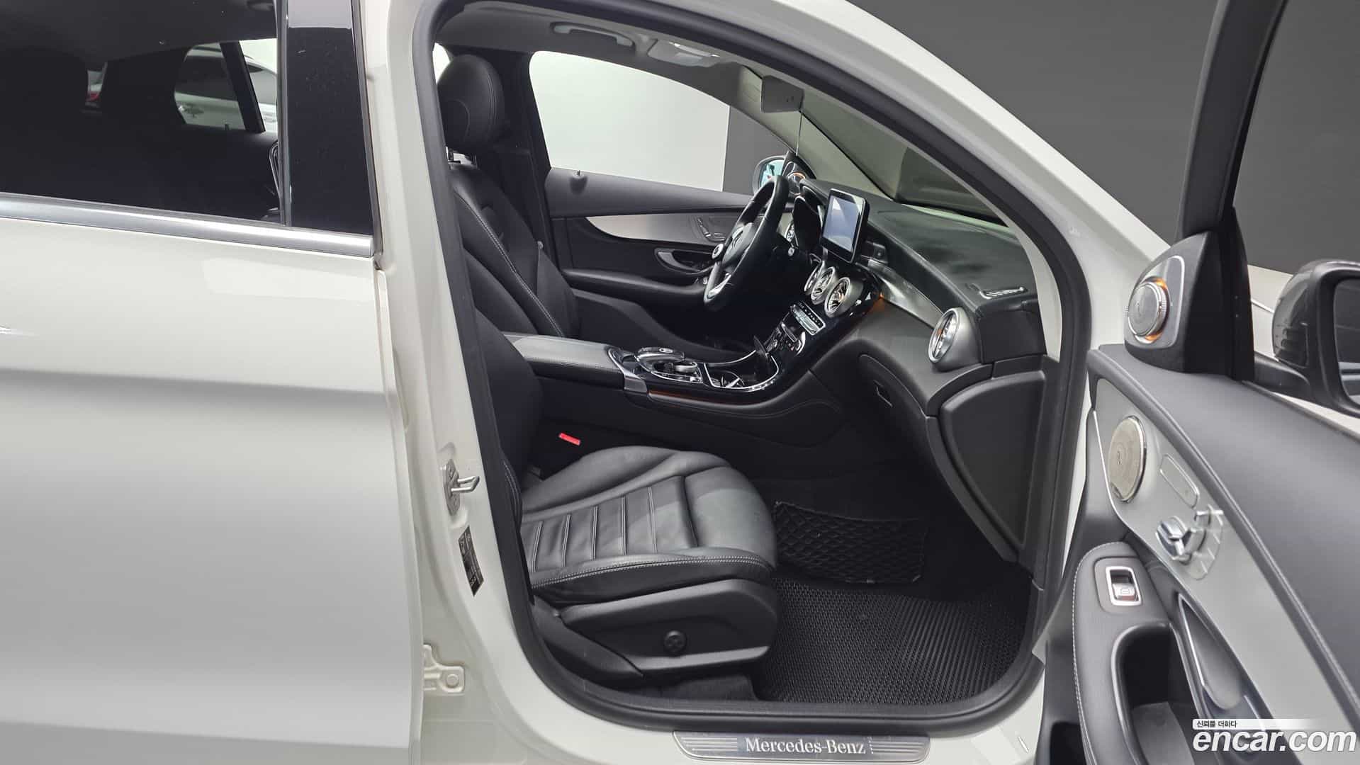 GLC-Class Mercedes-Benz 2017.11-OPTION-015