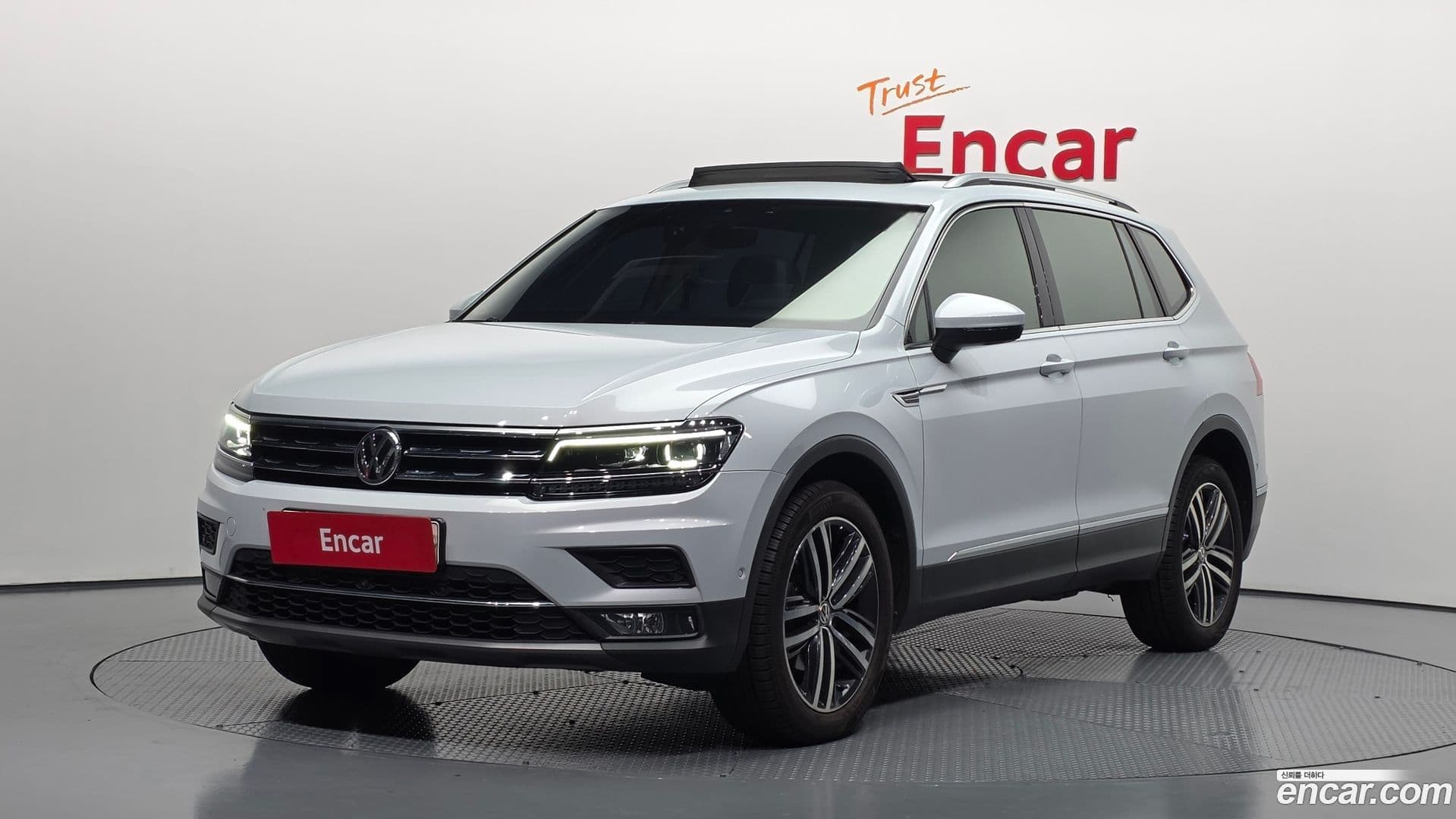 Main__Slider__Photo:Tiguan Volkswagen 2018.10-0
