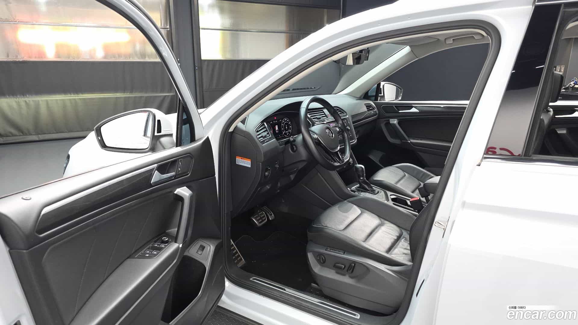 Tiguan Volkswagen 2018.10-INNER-010