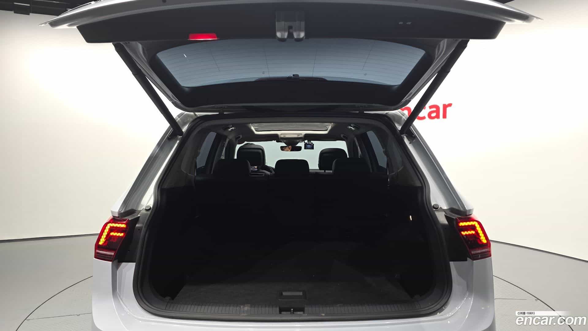 Tiguan Volkswagen 2018.10-OPTION-024
