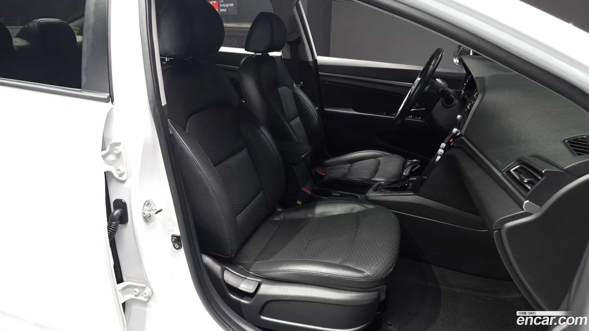 AVANTE Hyundai 2019.9-OPTION-015