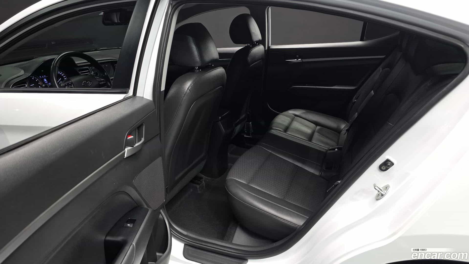 AVANTE Hyundai 2019.9-OPTION-016
