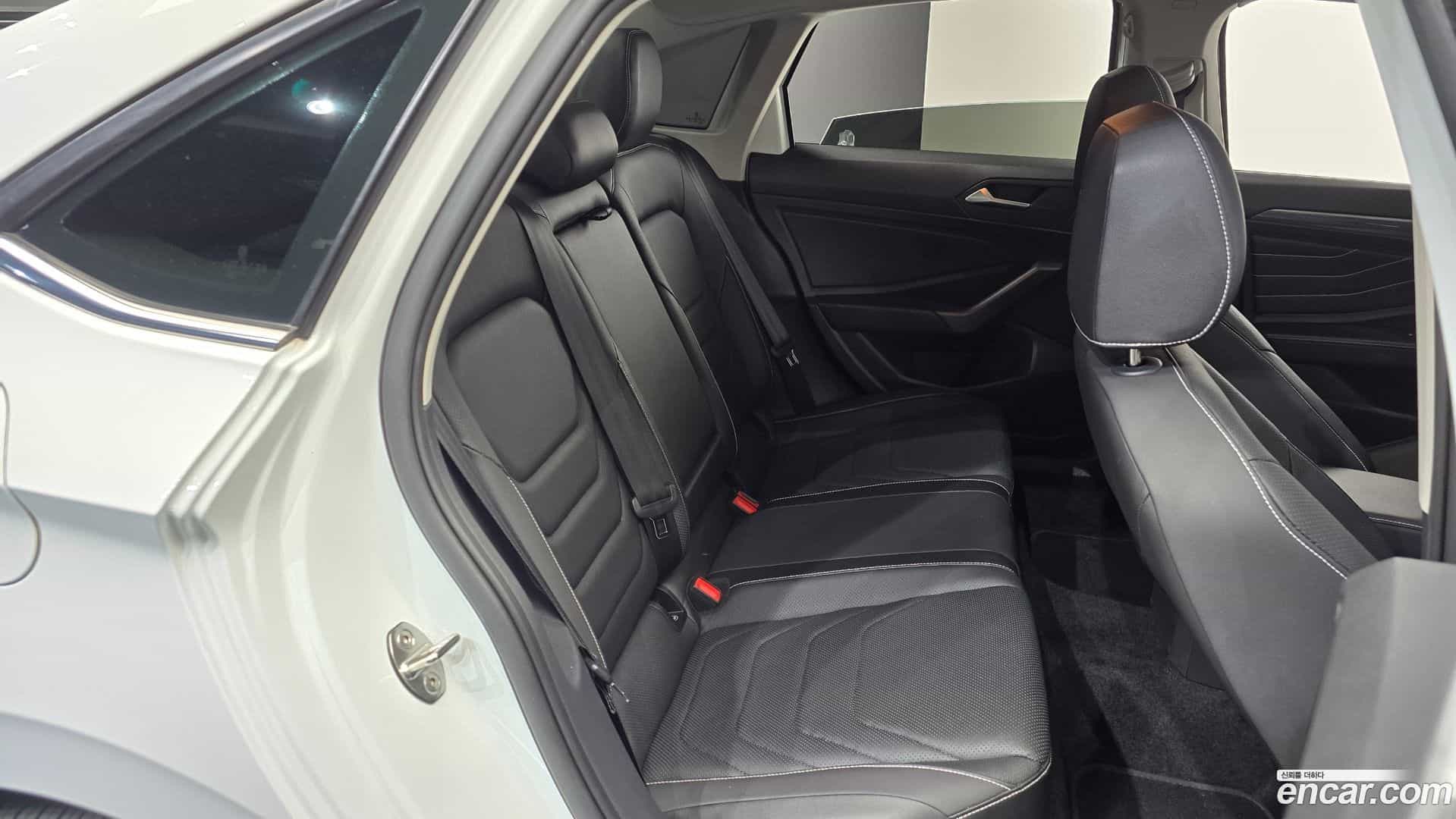 Jetta Volkswagen 2023.11-OPTION-015