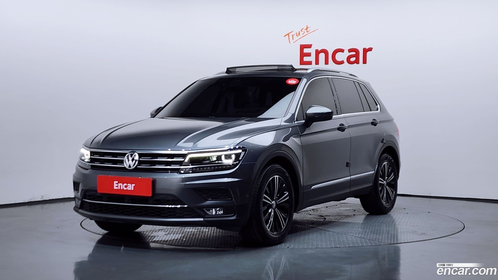 Main__Slider__Photo:Tiguan Volkswagen 2020.10-0