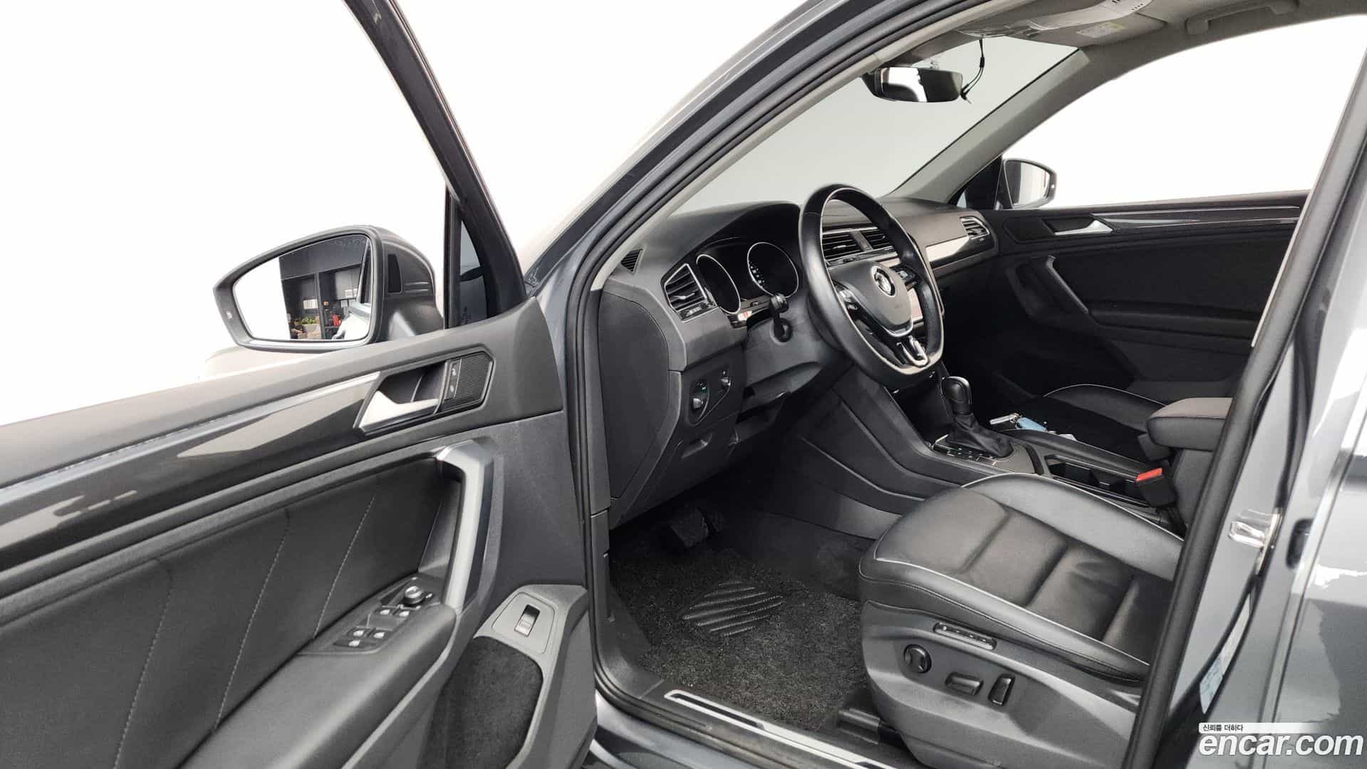 Tiguan Volkswagen 2020.10-INNER-010
