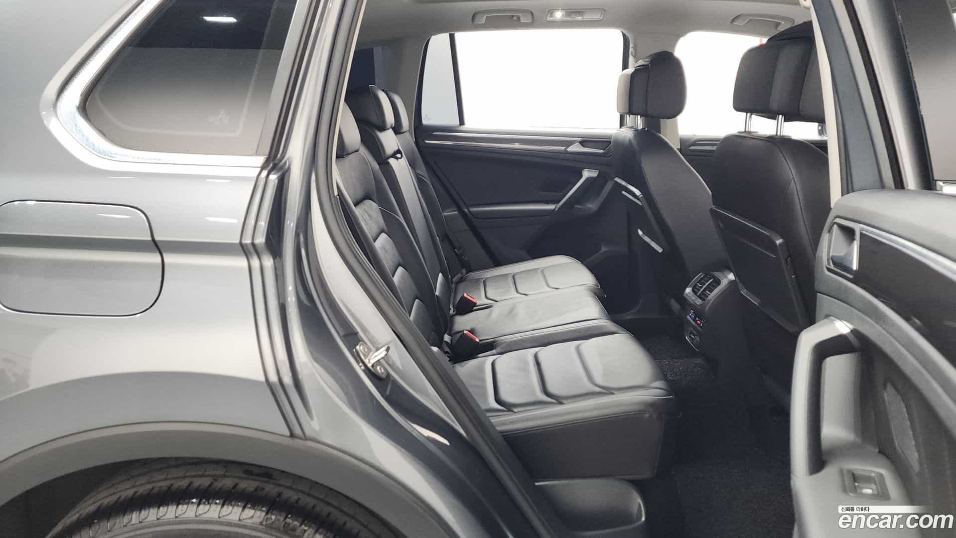 Tiguan Volkswagen 2020.10-OPTION-015